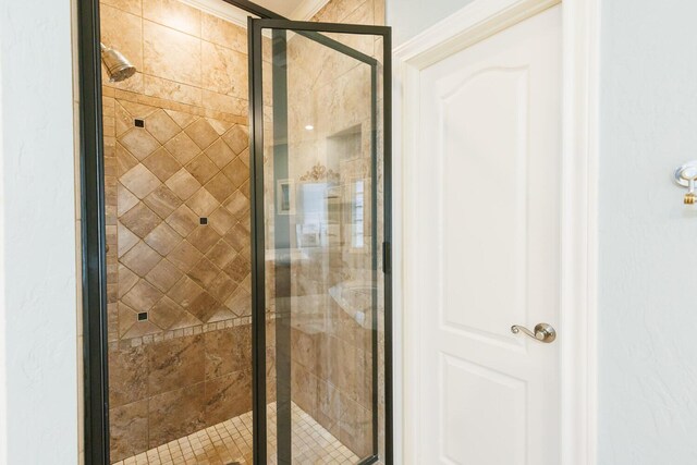 full bathroom featuring shower / bath combination with glass door, vanity, toilet, crown molding, and a textured ceiling