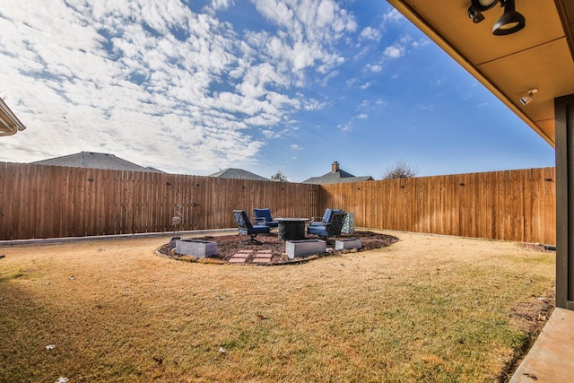 view of yard featuring a patio area