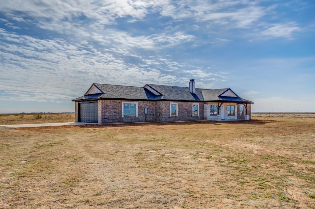 view of front facade with a garage and a front yard