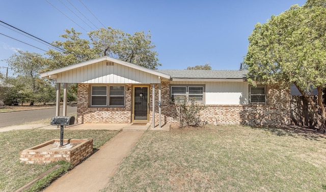 view of front of property with a front lawn