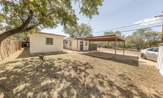 view of yard featuring a carport and an outdoor structure