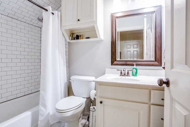 full bathroom featuring vanity, toilet, and shower / bath combo