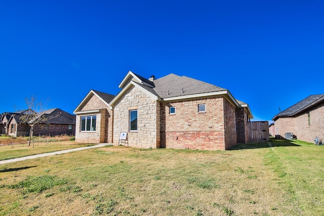 view of front of home with a front yard