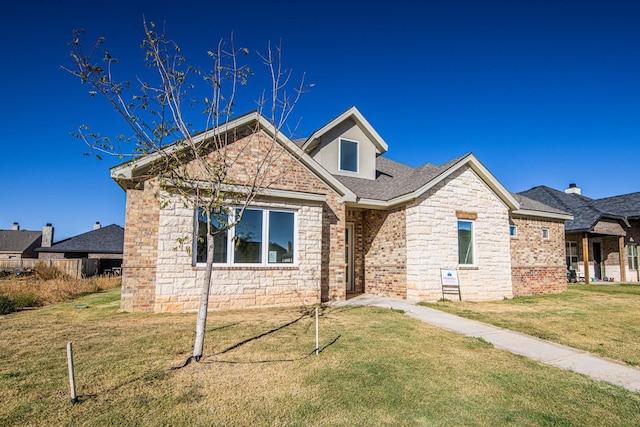 view of front of property with a front yard