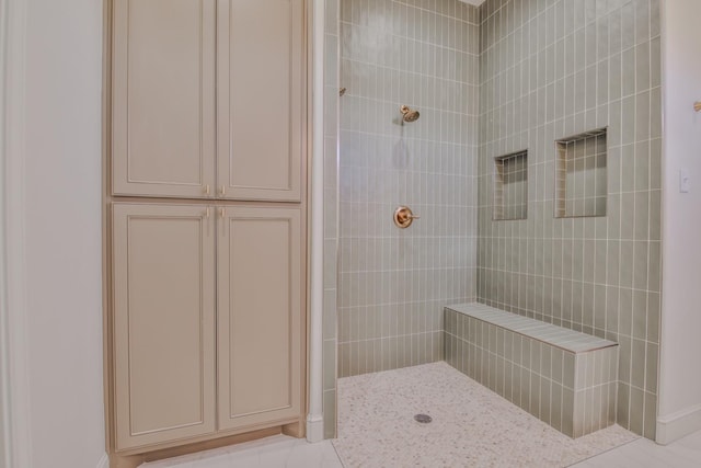 bathroom featuring tiled shower