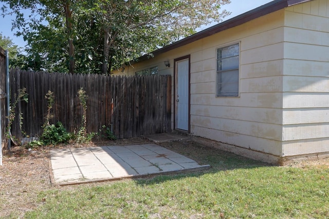 view of yard with a patio area