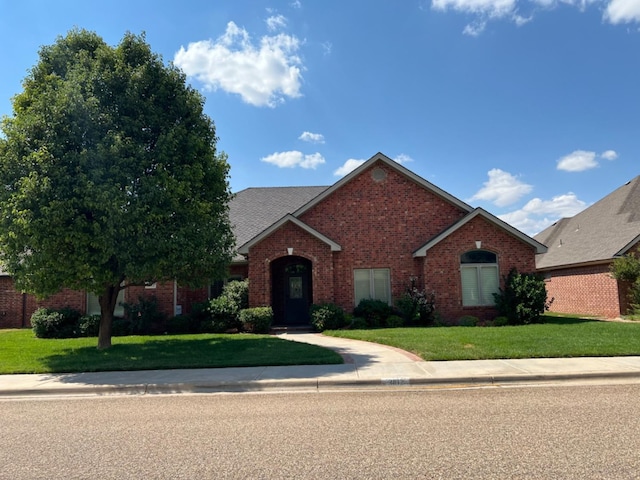 view of front of house featuring a front yard