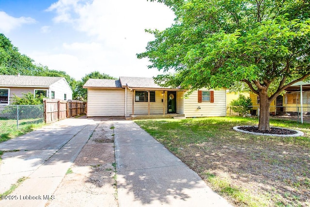 504 53rd St, Lubbock, TX 79404 - single story home with driveway and a porch