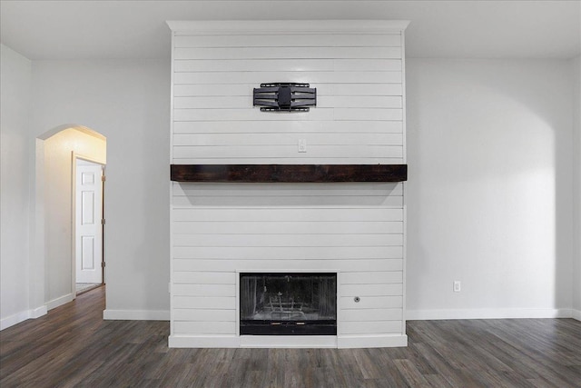 interior details featuring hardwood / wood-style flooring