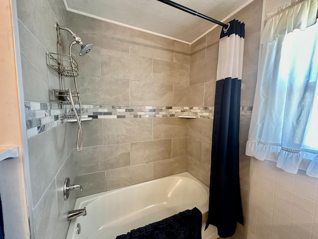 bathroom with shower / tub combo with curtain