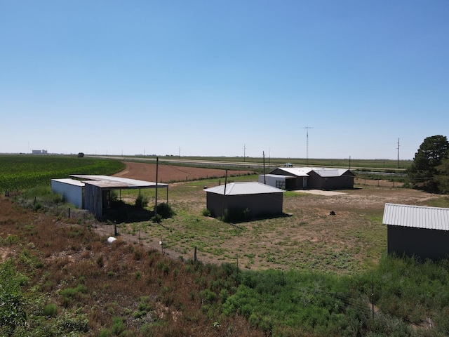 view of yard featuring an outdoor structure and a rural view