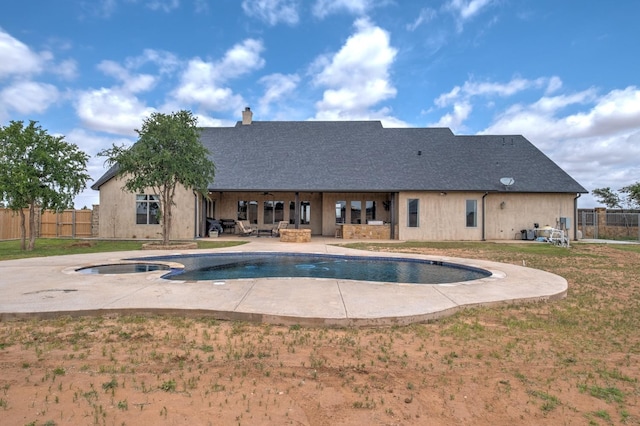 view of swimming pool with a patio and a lawn