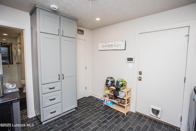 4609 10th St, Lubbock, TX 79416 - entrance foyer featuring recessed lighting