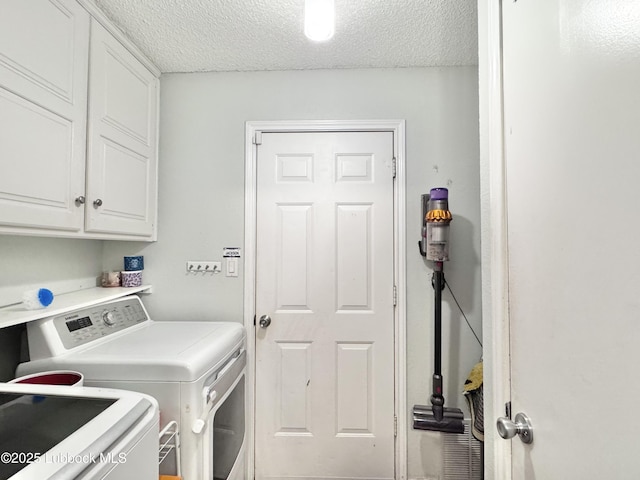 5623 87th St, Lubbock, TX 79424 - laundry area with washing machine and clothes dryer, cabinet space, and a textured ceiling