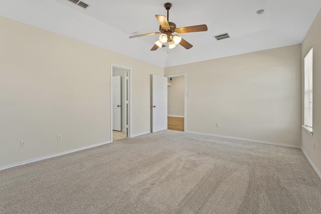 carpeted empty room featuring ceiling fan