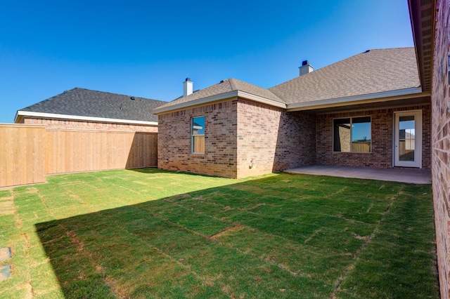 view of yard featuring a patio area