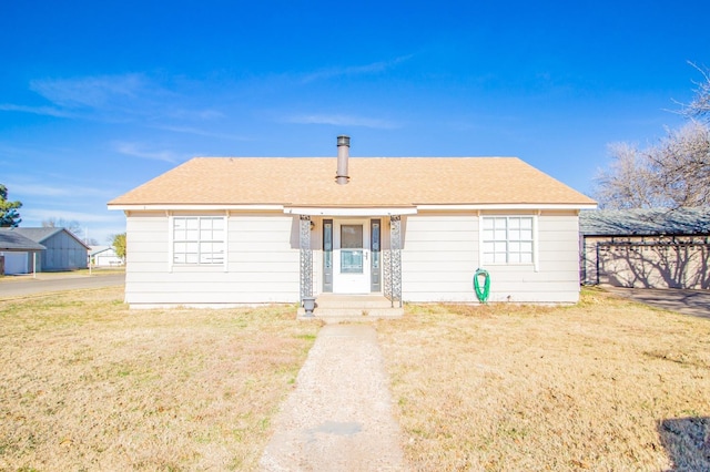 ranch-style house featuring a front lawn