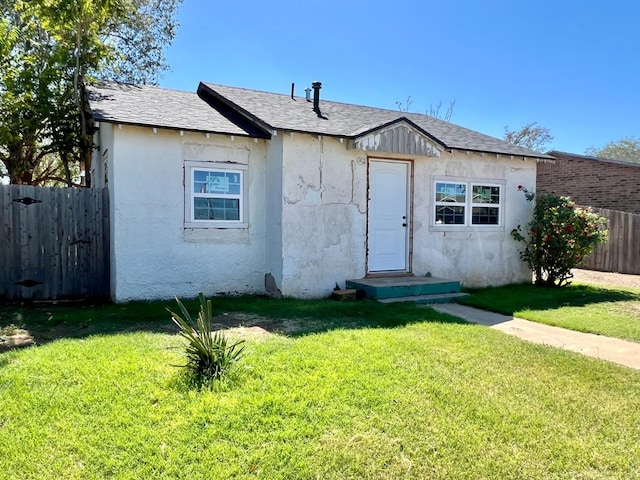 view of front of house with a front lawn