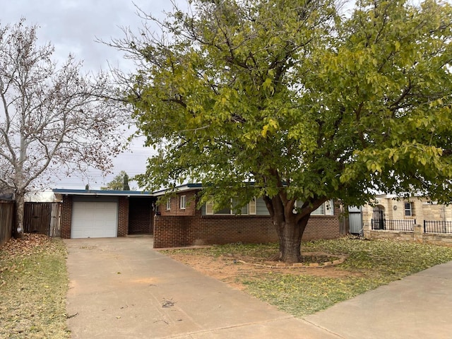 view of front facade featuring a garage