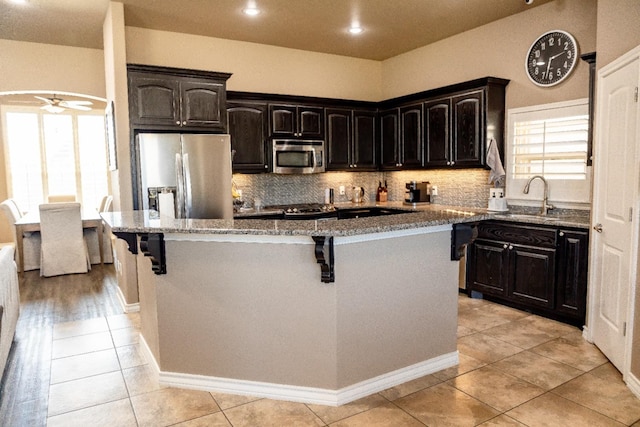 kitchen featuring a breakfast bar area, a center island, and appliances with stainless steel finishes