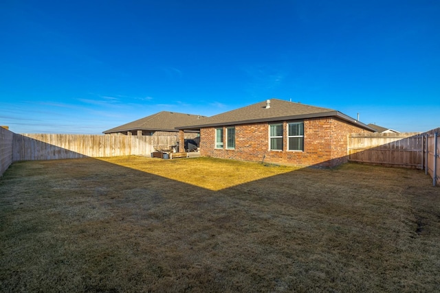 back of house featuring a lawn