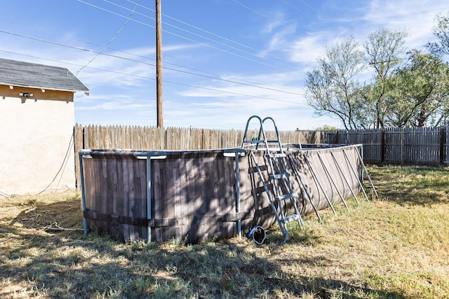 view of yard featuring a fenced in pool