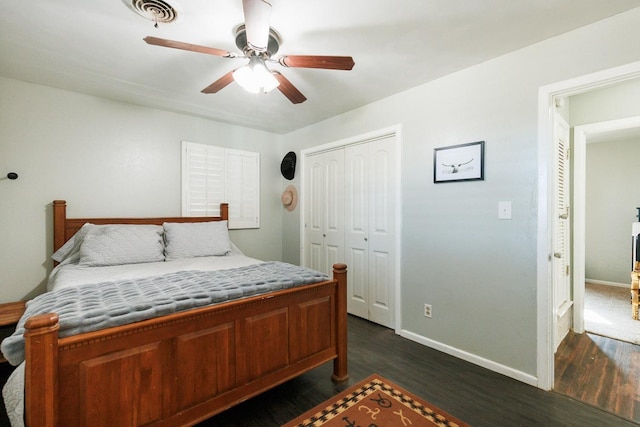 bedroom featuring ceiling fan, dark hardwood / wood-style flooring, and a closet