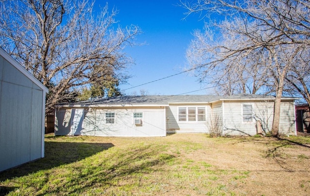 back of house featuring a yard