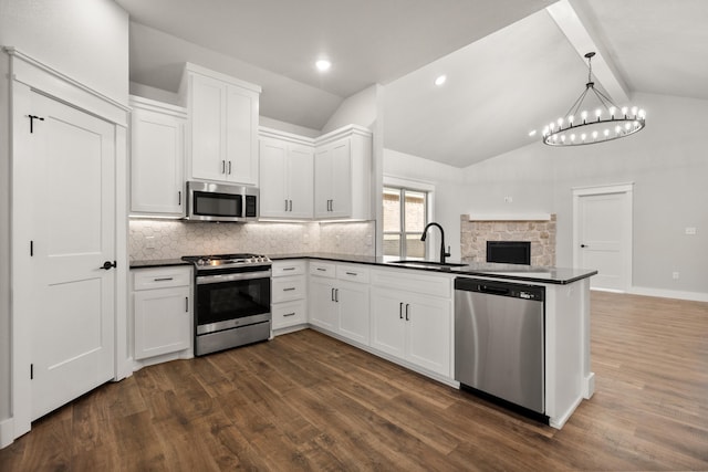 7814 96th St, Lubbock, TX 79424 - kitchen with appliances with stainless steel finishes, a sink, dark countertops, a peninsula, and open floor plan