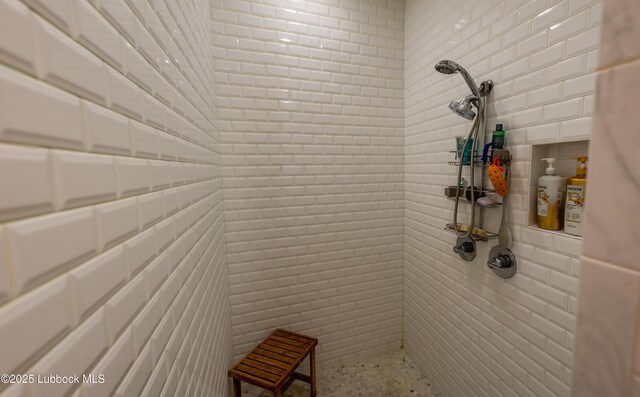 11707 Uxbridge Ave, Lubbock, TX 79424 - full bath featuring tile walls and a tile shower