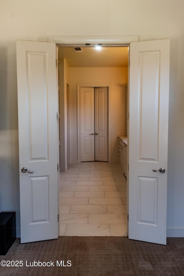 11707 Uxbridge Ave, Lubbock, TX 79424 - hallway featuring light marble finish floors
