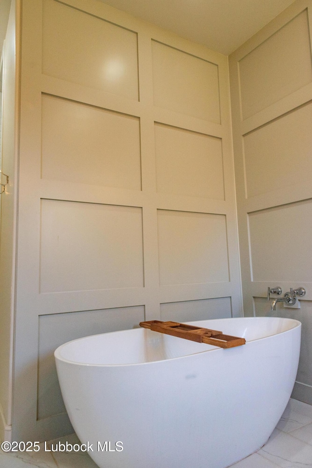 11707 Uxbridge Ave, Lubbock, TX 79424 - bathroom with a decorative wall and a soaking tub