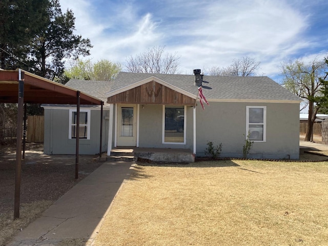 view of front of house featuring covered porch and a front yard