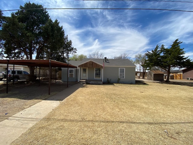 view of front facade with a front lawn