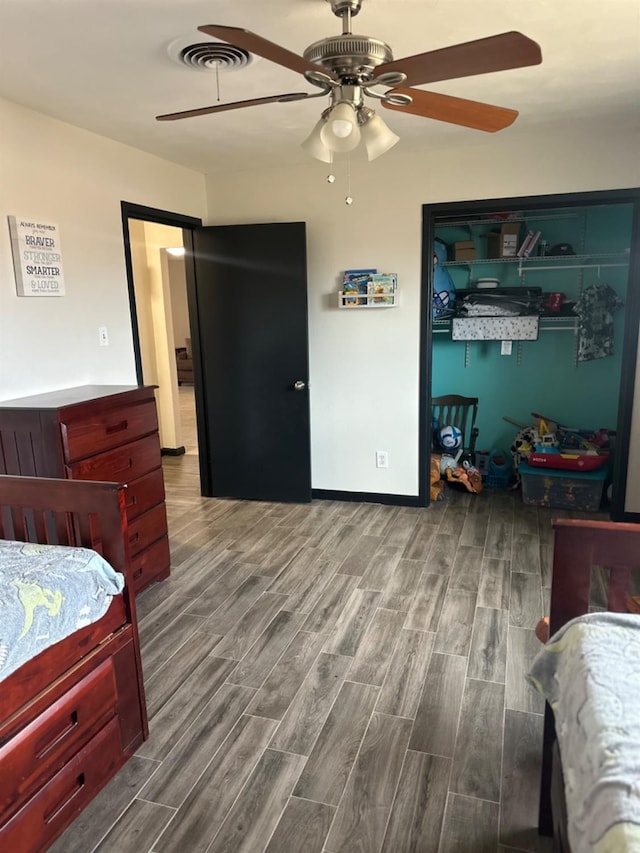 bedroom with ceiling fan