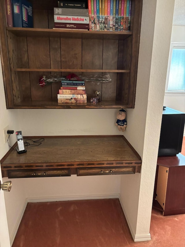 3004 80th St, Lubbock, TX 79423 - detailed view of carpet and baseboards