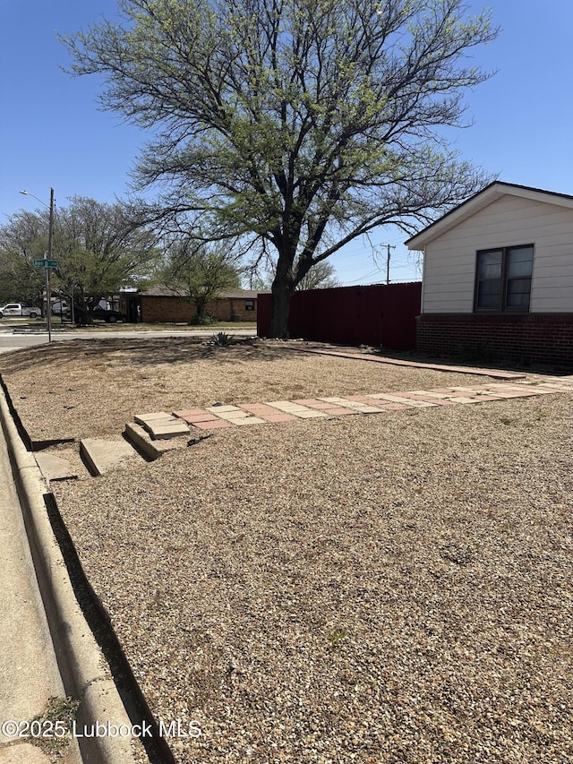 501 77th St, Lubbock, TX 79404 - view of yard