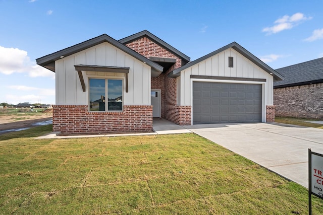 view of front of home featuring a garage and a front yard