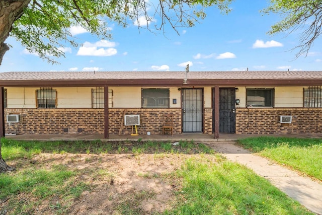 ranch-style home featuring cooling unit