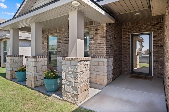 property entrance with covered porch