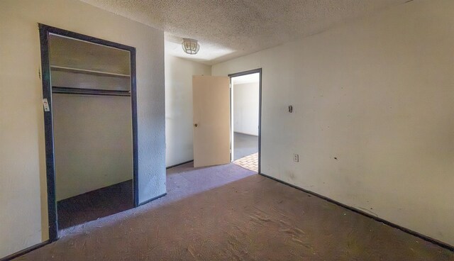 unfurnished bedroom featuring a closet and a textured ceiling