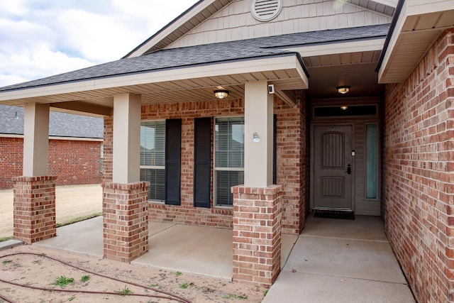 entrance to property featuring covered porch