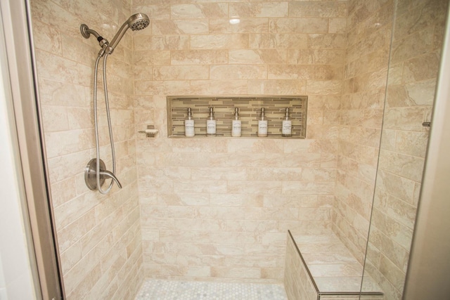 bathroom featuring tiled shower