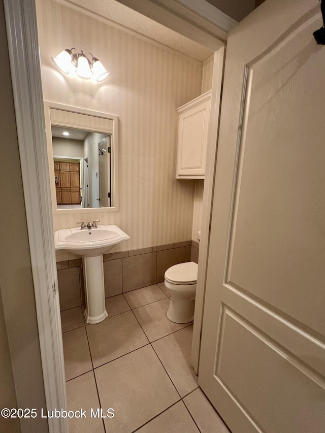 9802 Toledo Ave, Lubbock, TX 79424 - half bath with tile patterned floors and wallpapered walls