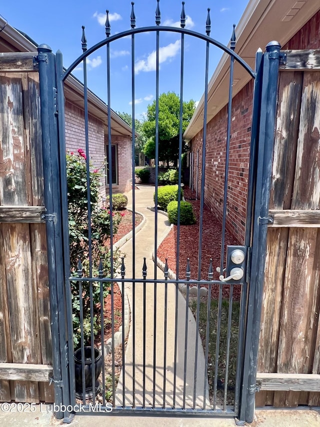 9802 Toledo Ave, Lubbock, TX 79424 - view of gate
