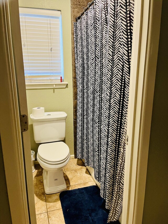 306 Parkwood Ln, Levelland, TX 79336 - full bathroom featuring tile patterned flooring and a shower with curtain