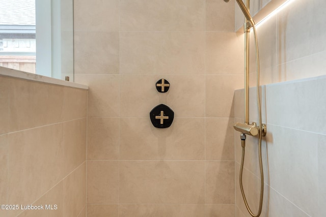 4510 Zadar Ave, Lubbock, TX 79407 - bathroom featuring a tile shower