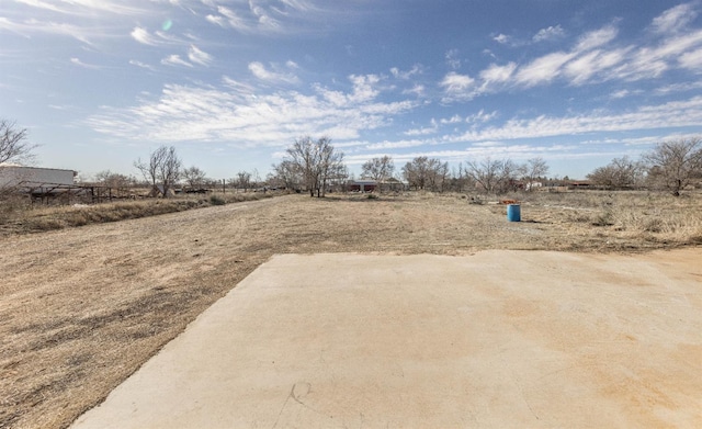 view of yard featuring a rural view