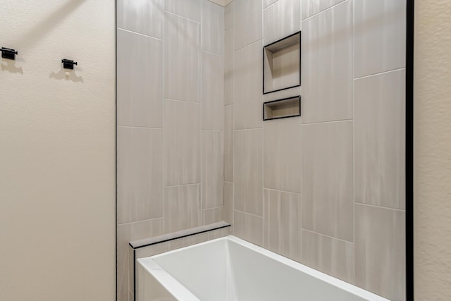 5713 119th St, Lubbock, TX 79424 - full bath featuring washtub / shower combination
