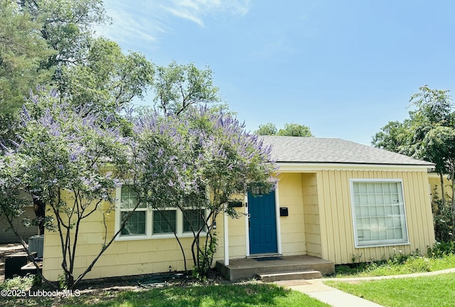 3307 29th St, Lubbock, TX 79410 - view of front of home featuring roof with shingles and a front lawn